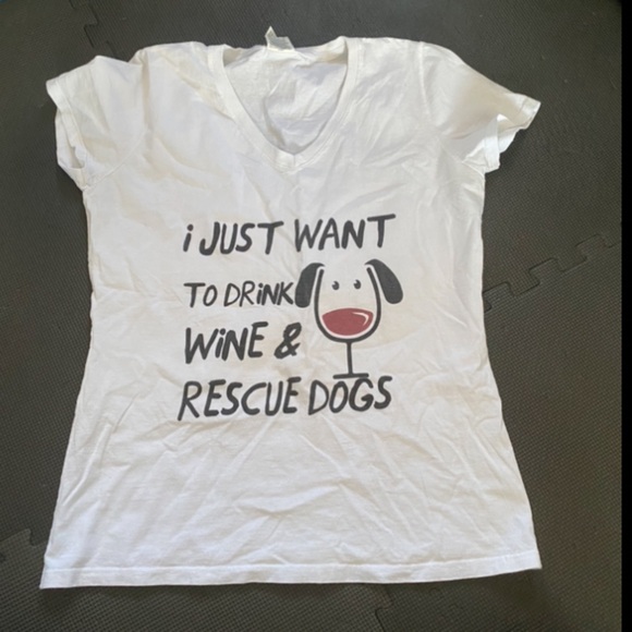 Tops - Wine and Dogs tee, M